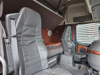 Volvo FH 16.660 8x2*6 / HIAB 80 t/m CRANE / KRAN